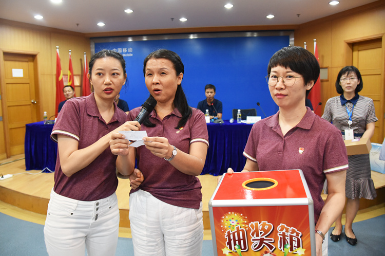 18、省社保局社管处副处长符新抽取二等奖.JPG