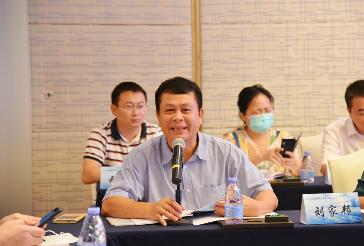 2省社保研究会刘家邦常务副会长支持会议.JPG