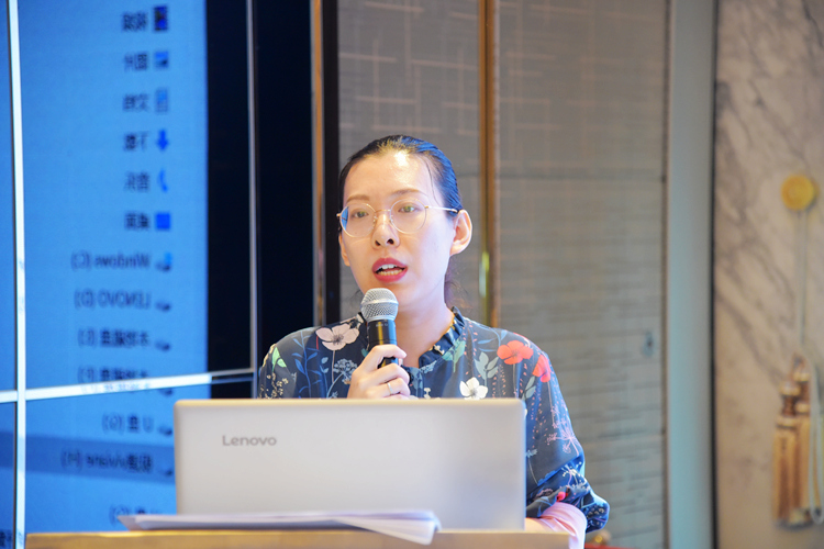 6省社保研究会特约研究员、海南师范大学公共管理系主任芦炜博士在会上作研究课题开题讲演.JPG