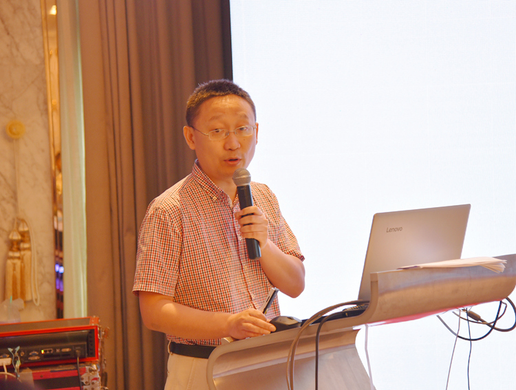 7省社保研究会副秘书长、海南大学政治与公共管理学院副院长刘德浩教授作课题开题汇报.JPG