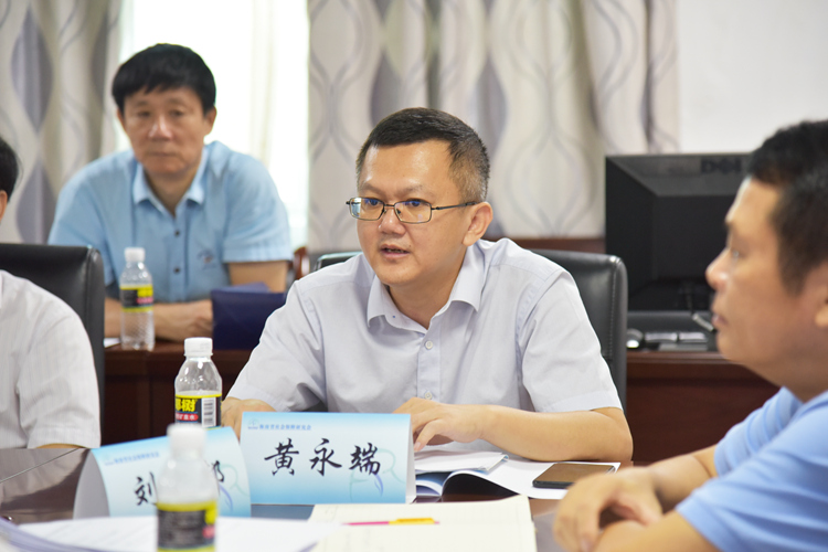 3、省医疗保障局医疗医药管理服务处黄永端副处长对论证工作提出相关要求.JPG