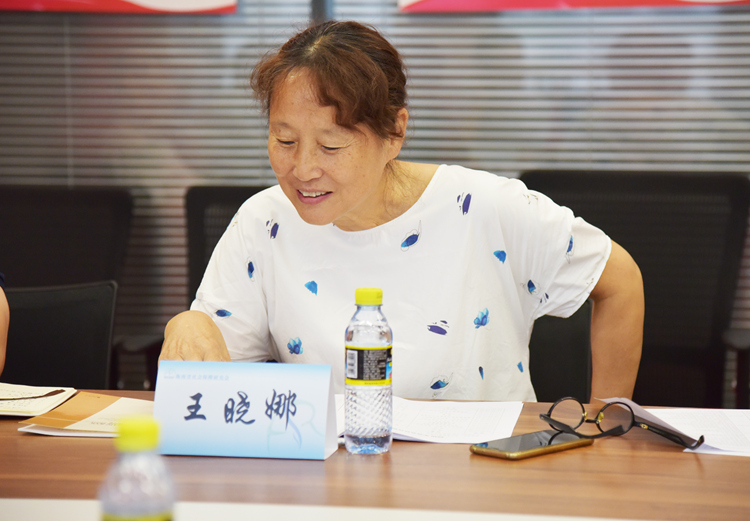4、王晓娜副会长参加会议.JPG