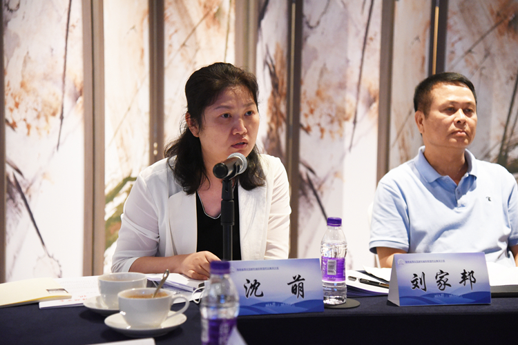 3海南省社会保险服务中心异地就医结算处处长沈萌参与现场讨论.JPG