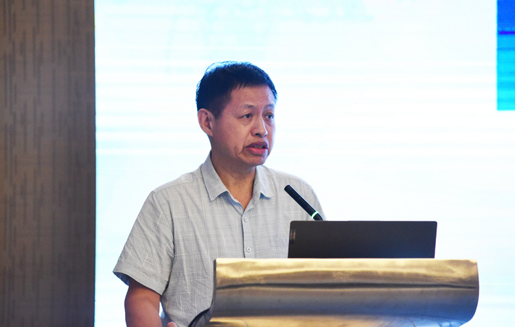 DSC_11 海南省社会保险服务中心二级巡视员李向阳主持第二阶段会议.JPG