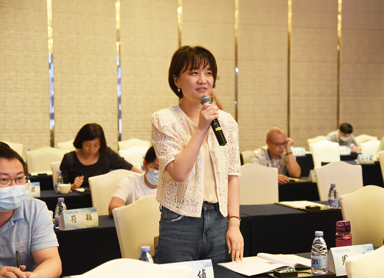 DSC_19 海南省社会保险服务中心异地就医结算处三级主任科员周洁与线上专家互动交流.JPG