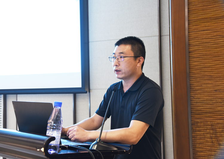 2、海南省医疗保障局基金监管处三级主任科员韩刚作了政策解读.JPG