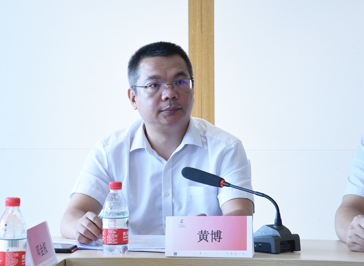 2三亚市社会保险服务中心主任黄博作动员讲话.JPG