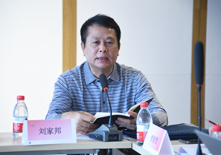 3海南省社会保障研究会常务副会长刘家邦作表态发言.JPG