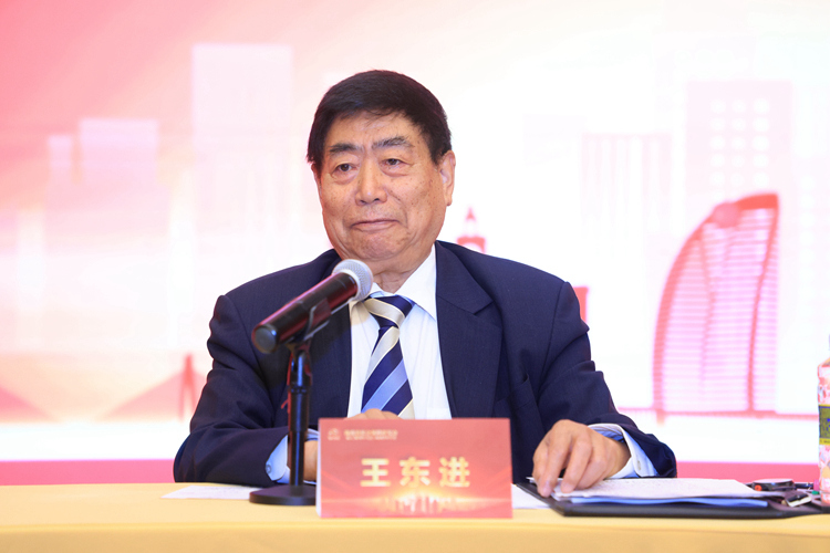 1、原国家劳动和社会保障部副部长、中国医疗保险研究会原会长王东进参加会议并作主题发言.JPG