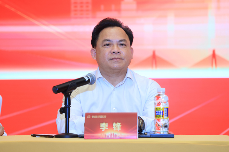5、海南省人力资源和社会保障厅党组书记、厅长李锋为会议致辞.JPG