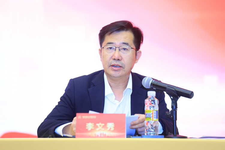 6、海南省医疗保障局党组书记、局长李文秀为会议致辞.JPG